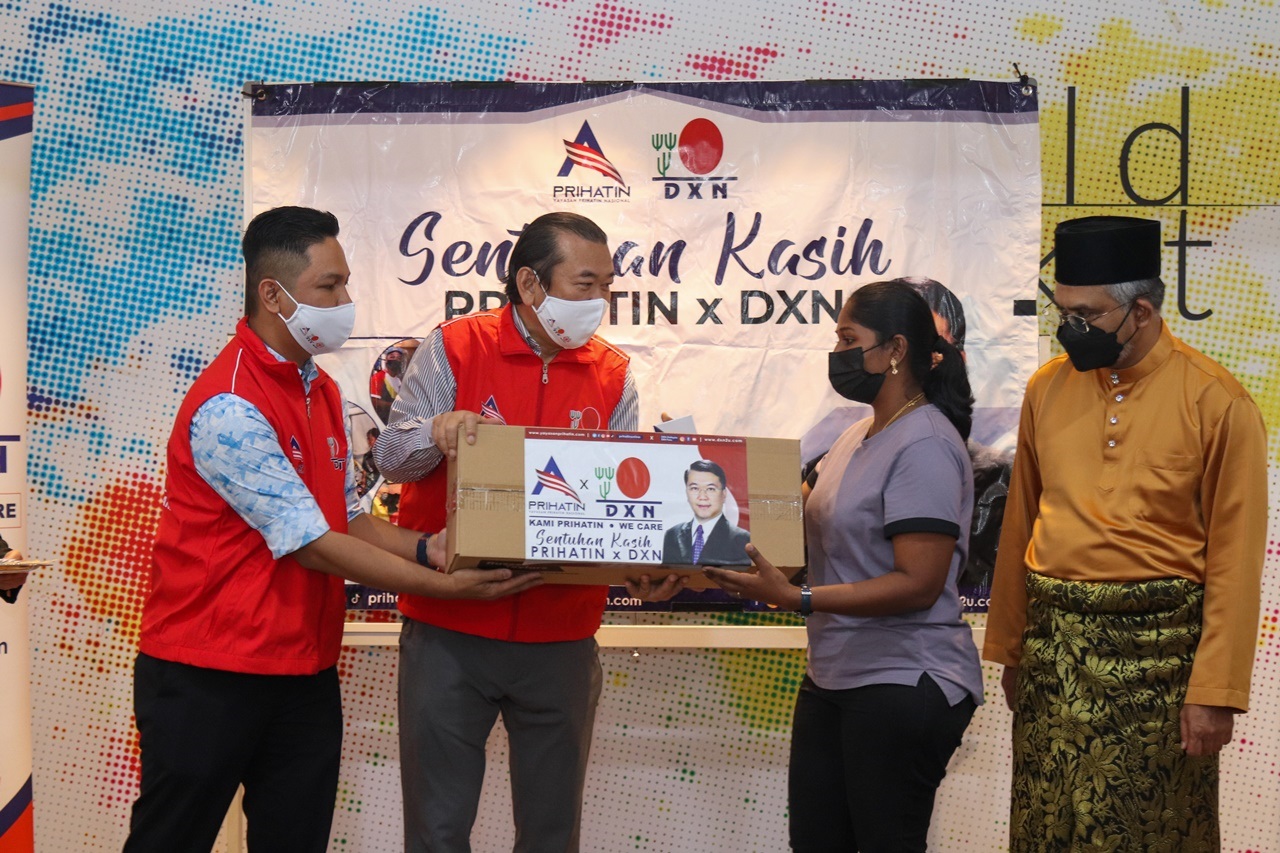 PRIHATIN x DXN di DXN Petaling Jaya - Care package distribution